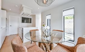 1 The Nest - Luxury Modern House Nr Beach & Bars With Sea Views & Free Parking